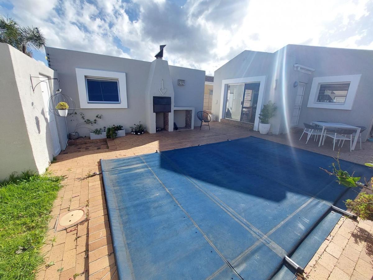 Family Home In Kirstenhof- Solar Heated Pool & Inverter Cape Town Exterior photo